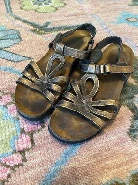 EUC Naot Rachel leather heel t-strap sandals 40
